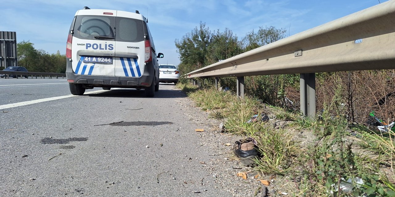 Korkunç Kaza! Bariyerlere Çarpan Sürücünün Sol Kolu Koptu