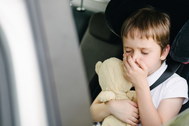 Uzun Yolculukta Araba Tutmasını Önlemek İçin Neler Yapılır? Çocukların Arabada Kusması Nasıl Önlenir?