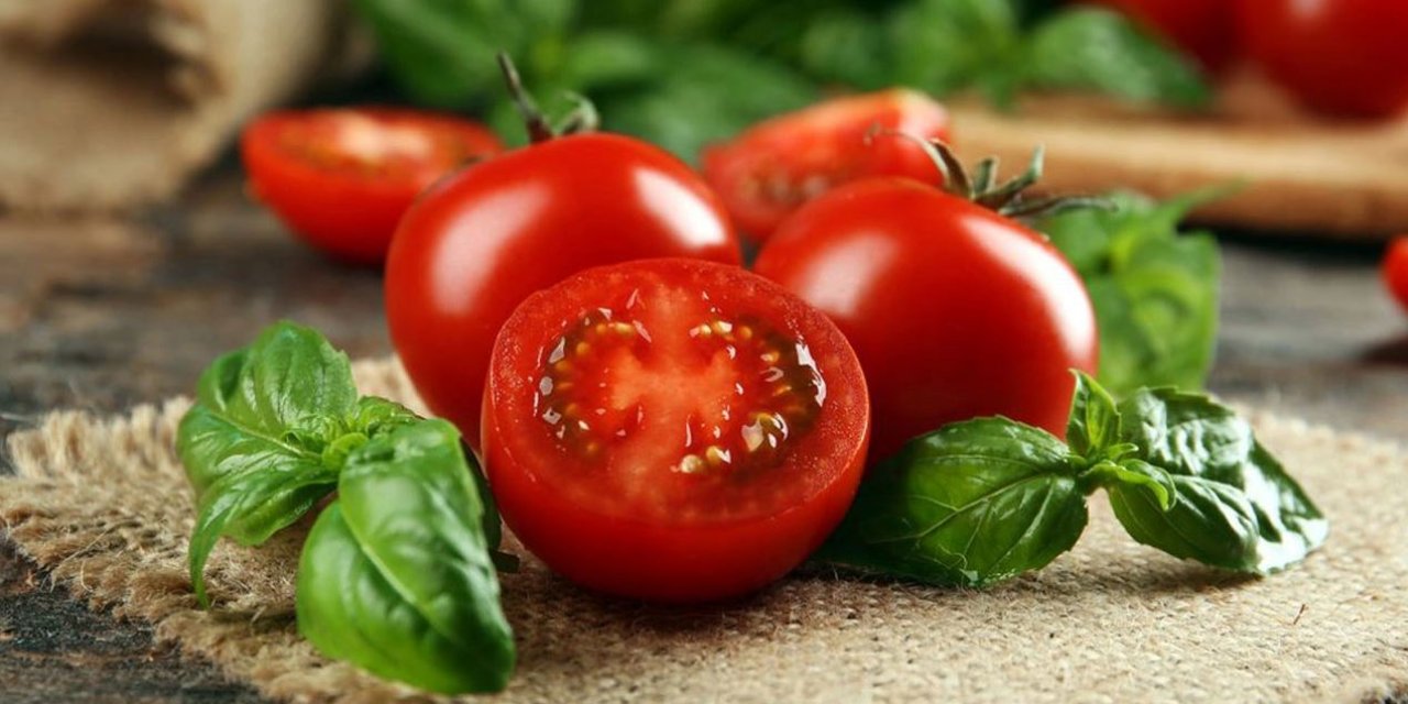 Domatesin tüketim şekli, faydasını etkiliyor: Domates yemek mi yoksa domates suyu içmek mi ?