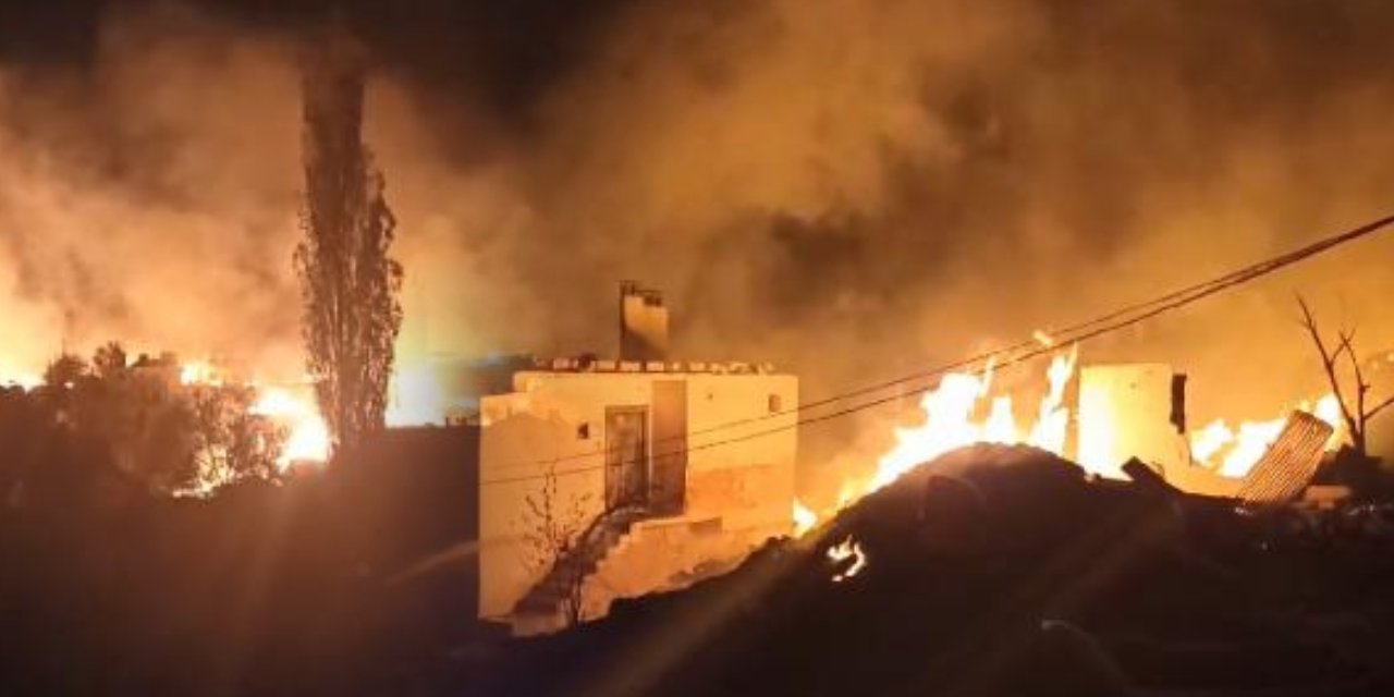 Saatlerce Süren Yangın Ağır Hasar Bıraktı: Kastamonu'daki Köy Küle Döndü
