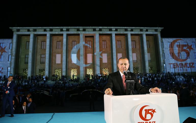 Erdoğan, Meclis Şeref Kapısı önünde düzenlenen anma programında konuştu