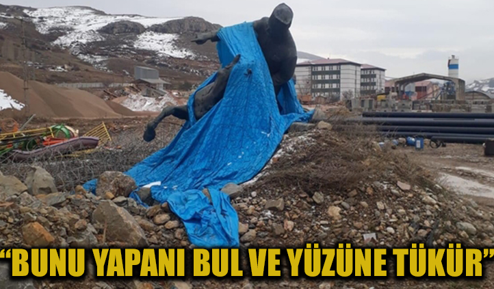 Atatürk heykeli moloz yığınlarının içinde... "Bunu yapanı bul ve yüzüne tükür"