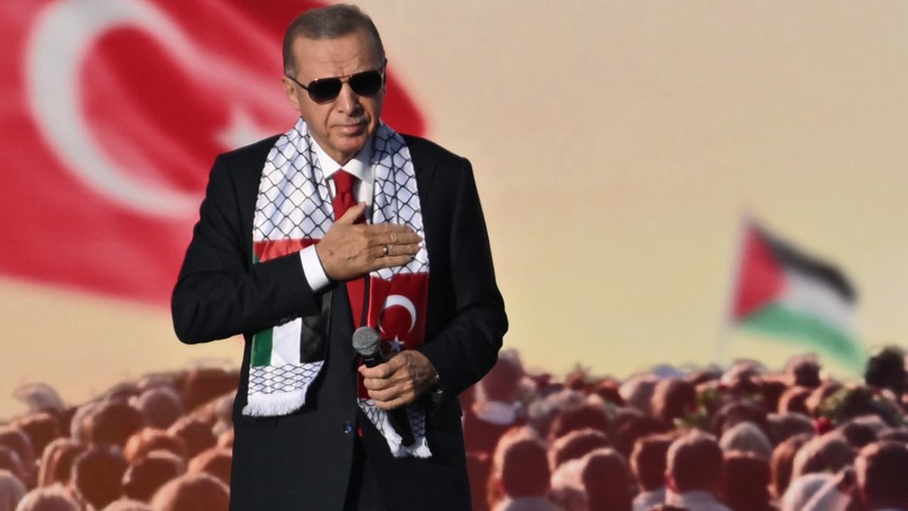 Cumhurbaşkanı Erdoğan, Atatürk'ü Anmadan Cumhuriyet'i Kutladı!
