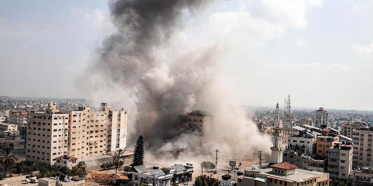 İsrail, Hastane Çevresini Vurdu