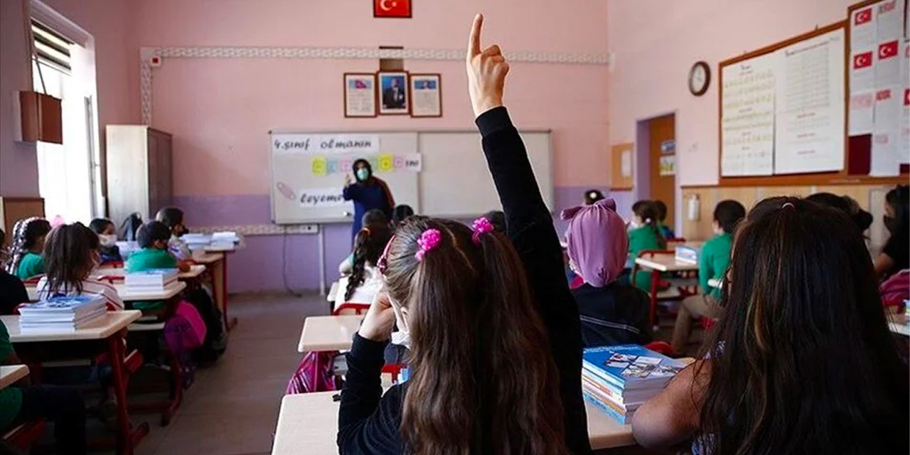 Erdoğan Gece Saat 22:00'de Tweet Atıp Okulları Tatil Etti