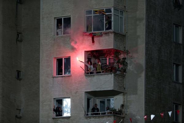 F.Bahçe Taraftarı Tribün Engeli Tanımadı