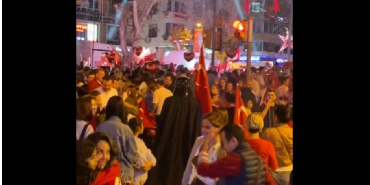 O Da Cumhuriyeti Kutladı: "Darth Vader Korteje Katıldı"