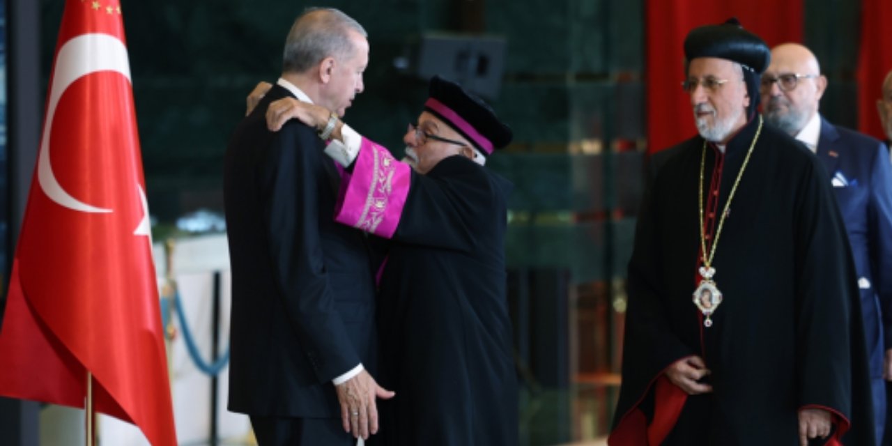 Resepsiyona Damga Vuran Görüntü: Erdoğan, Hahamın Sevgi Gösterisiyle Donakaldı
