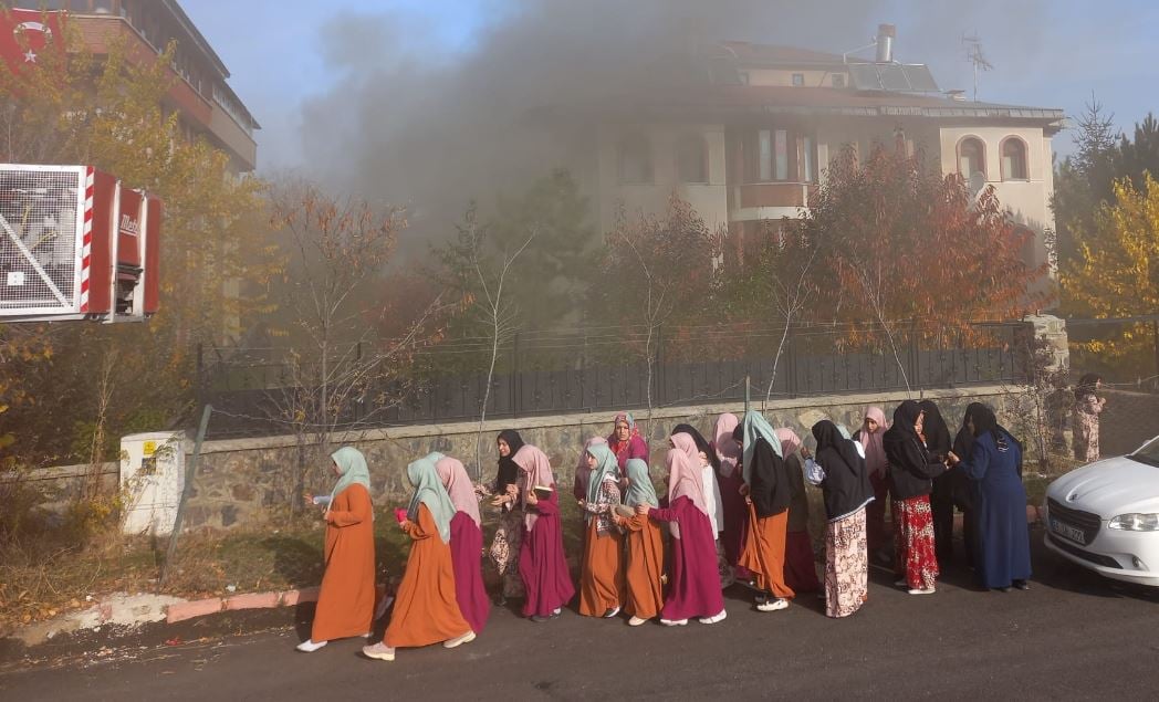 Erzurum'da Kuran Kursundaki Yangında Faciadan Dönüldü