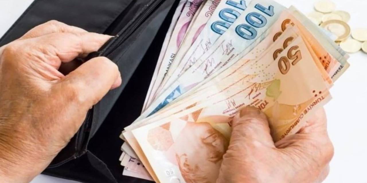 Emekli Promosyonuna Yılbaşı Zammı İçin Bankalar Kolları Sıvadı: 2024'te Hangi Banka Ne Kadar Promosyon Verecek?