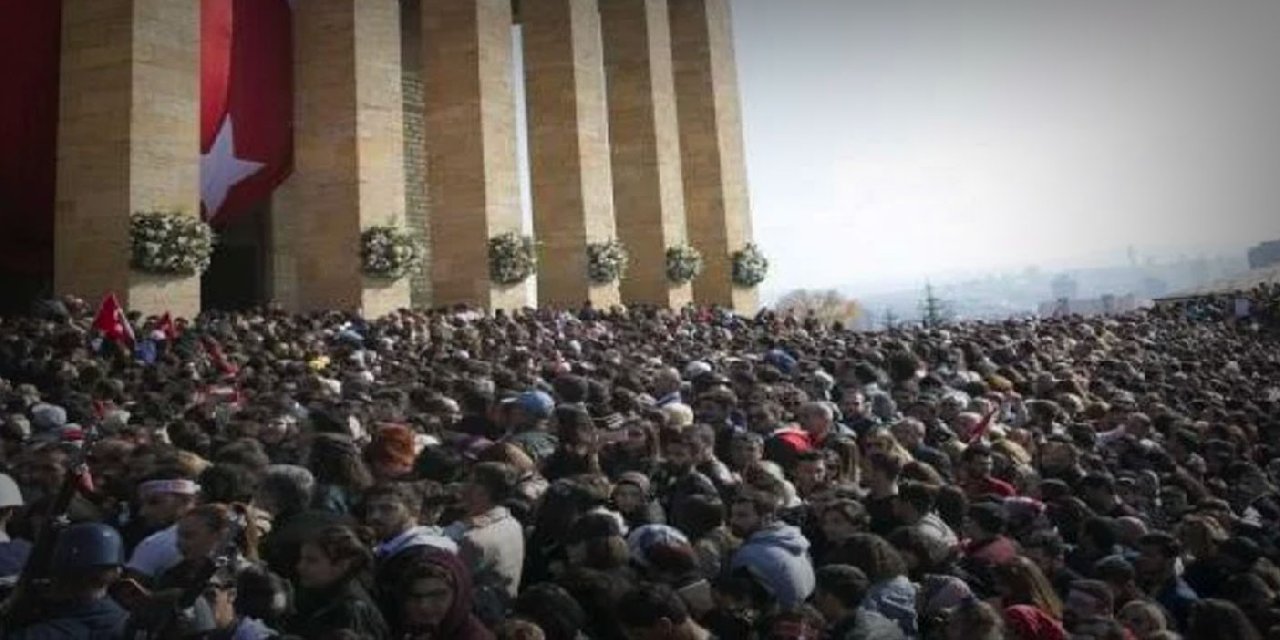 Önce Protokole Cılız Alkış Ardından Yüzbinlerin Atatürk Coşkusu