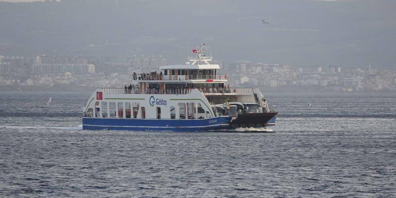 Fırtına Marmara'yı Esir Aldı: Feribot Seferleri İptal Edildi!