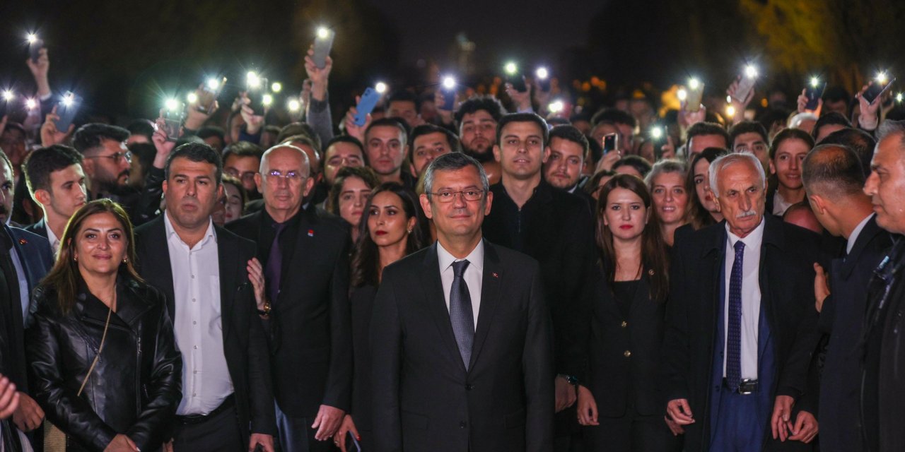 CHP Lideri Özel, ‘Ata’ya Saygı Zinciri’ne Katıldı!