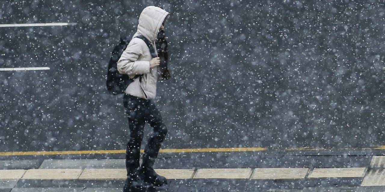 Meteoroloji illeri tek tek sayıp uyardı: Sağanak, kar ve fırtına uyarısı! İstanbul'a kar ne zaman yağacak? Tarih verildi