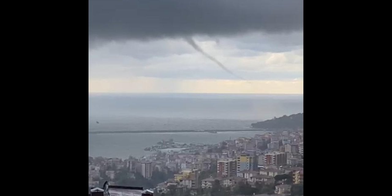 Denizin Ortasında Aynı Anda İki Hortum Oluştu