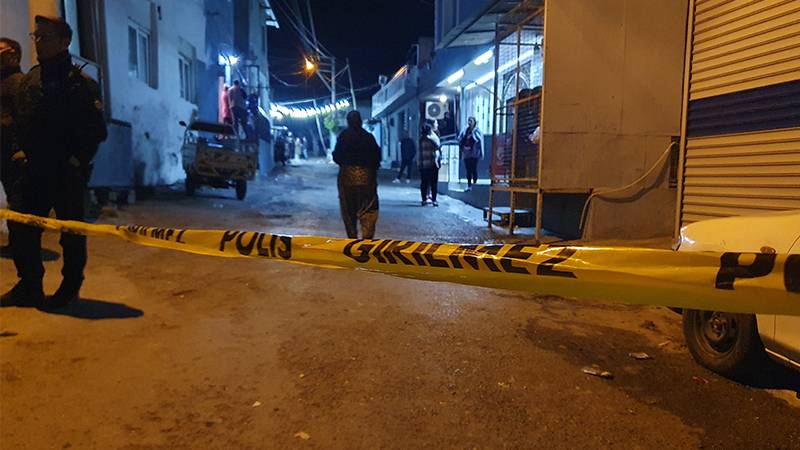 İzmir'de sokak düğününde "müziği kapatın" dehşeti; 1 kişi öldü, 7 yaralı!