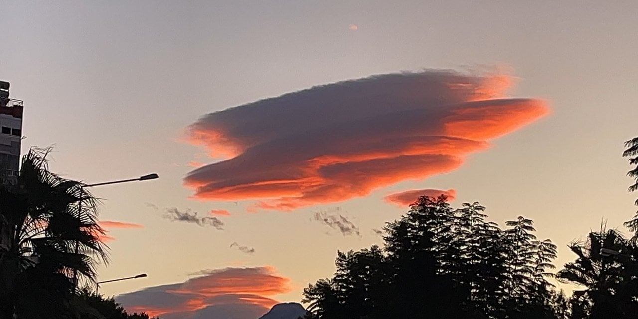 Antalya'da Altocumulus Lenticularis Görüldü