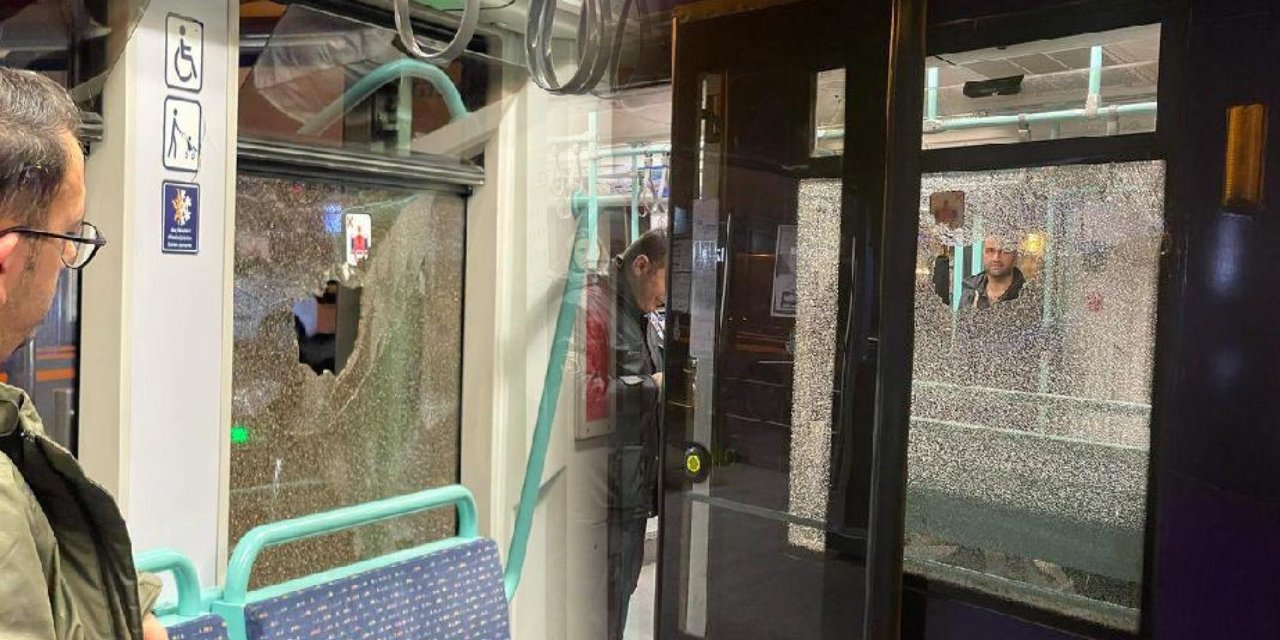 Zeytinburnu'nda Tramvaya Saldırı!