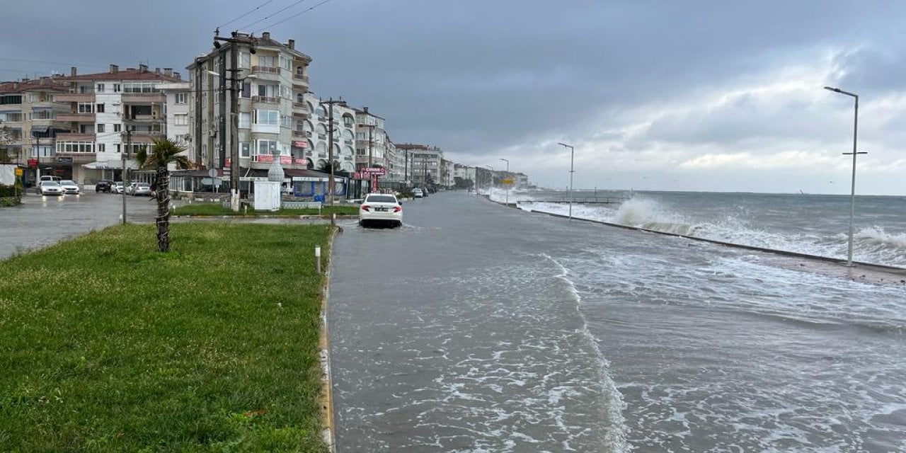 Yalova'da Deniz İle Kara Birleşti