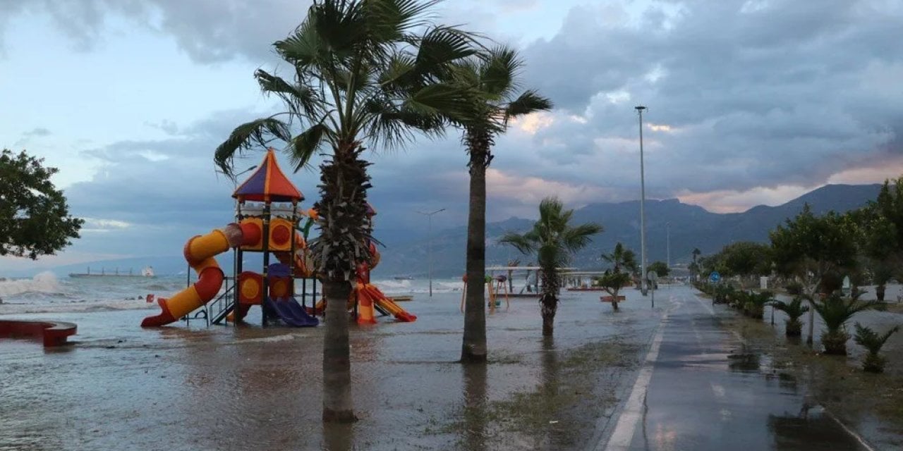 Depremde 1 Metre Çökmüştü: İskenderun Körfezi'nde Denizle Kara Birleşti