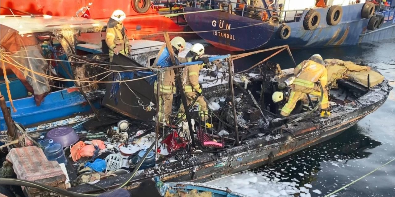 Yenikapı'da Panik Anları: Tekne Cayır Cayır Yandı!