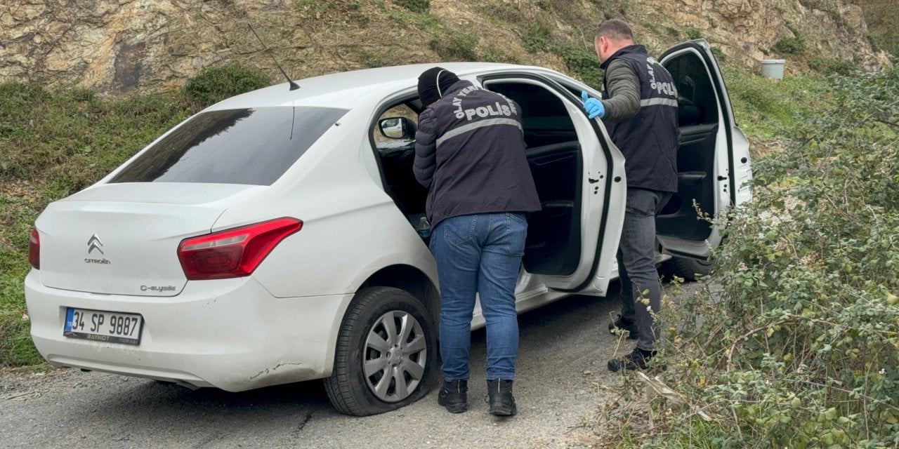 Kurşun İzleri Bulunan Araçta Esenler Saldırı Şüphesi