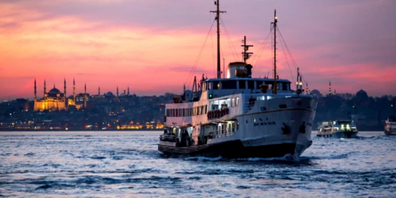 İstanbul Boğazı Çift Yönlü Olarak Trafiğe Kapalı