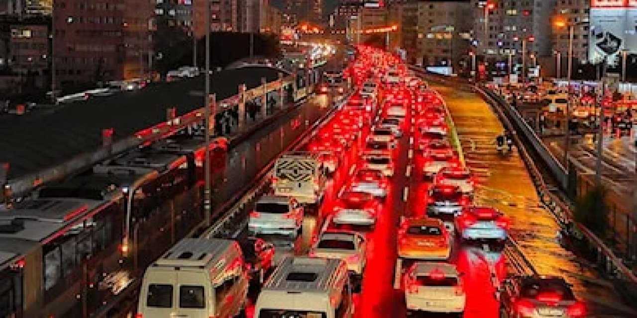 İstanbul'da Trafik Yoğunluğu Yüzde 90'a Dayandı!