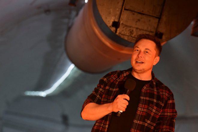 Elon Musk çılgın projesini açtı