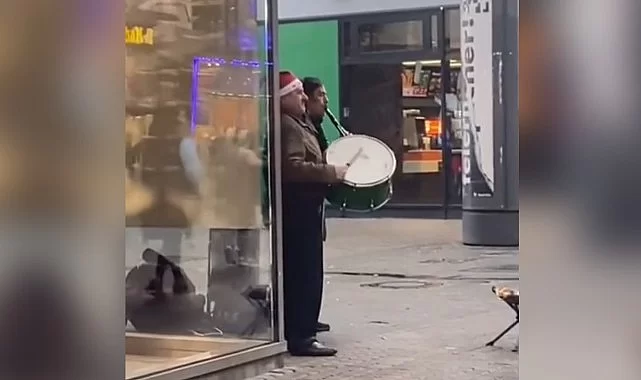 Noel Davulcuları Almanya'da Sokağa Çıktı; Yılbaşı Müziğine Kendi Yorumlarını Kattılar