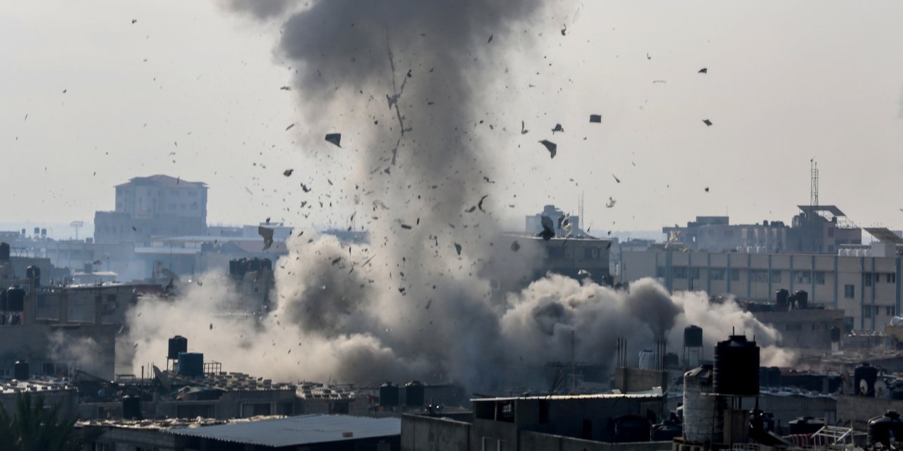 İsrail Mülteci Kampını Vurdu: Çok Sayıda Can Kaybı!