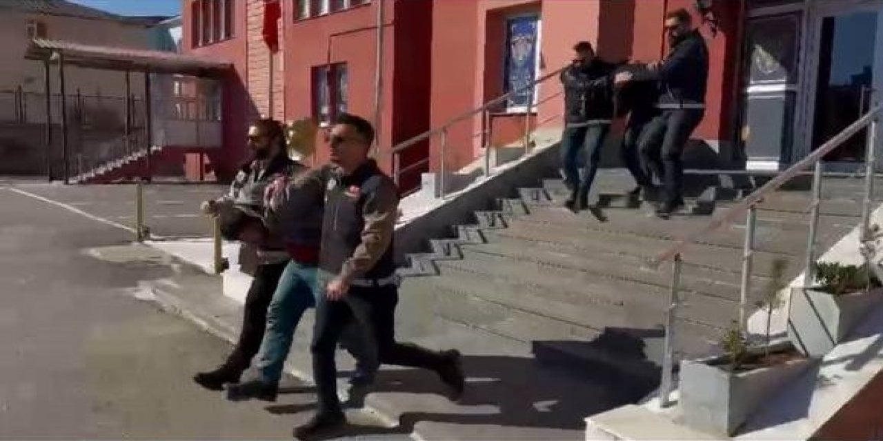 Hakkari'de Şüpheli Araçtan 12 Kilogram Uyuşturucu Çıktı