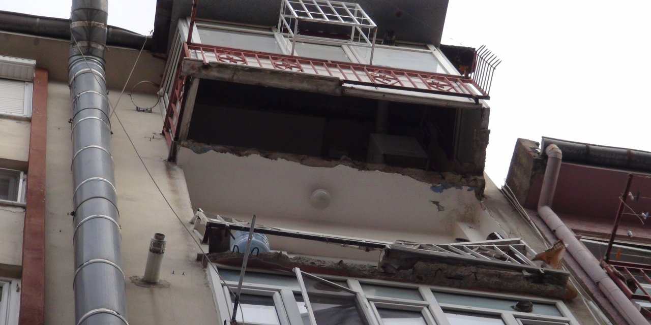 Hava Almak İçin Çıktığı Balkon Çöktü: Korkunç Olay Kamerada