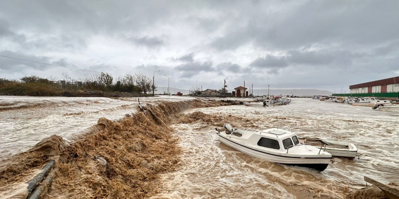 Çanakkale'yi Sağanak Vurdu: Kepez Çayı Taştı!