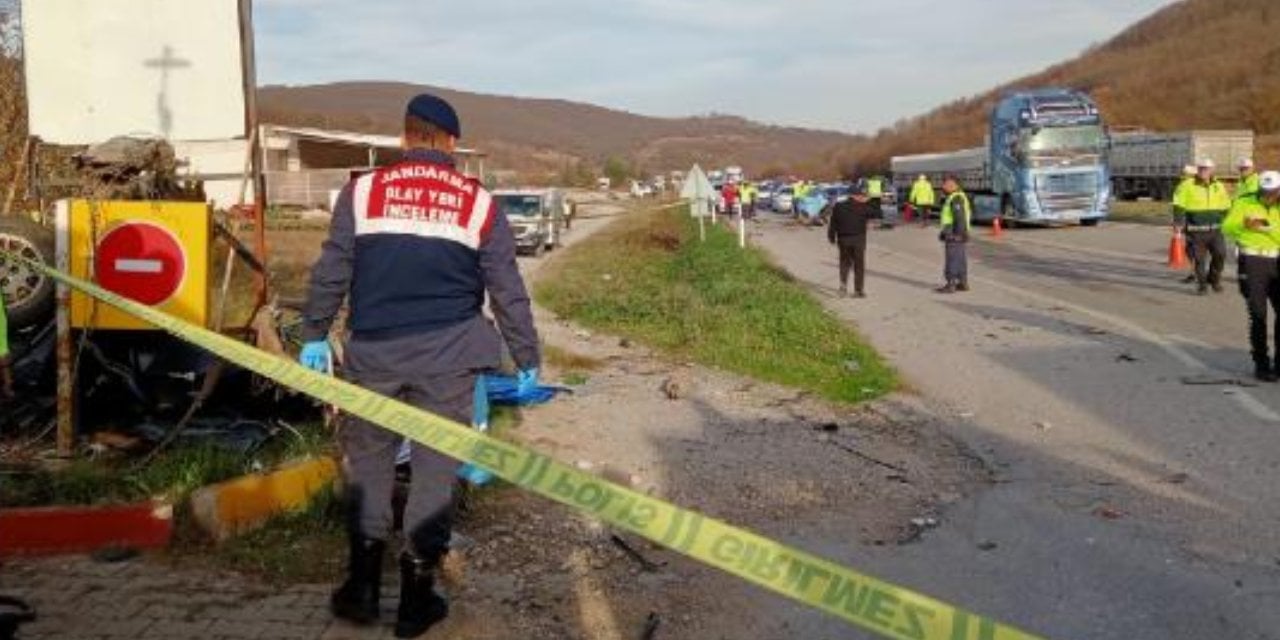 Feci Kaza 2 Can Aldı! Otomobil İkiye Bölündü