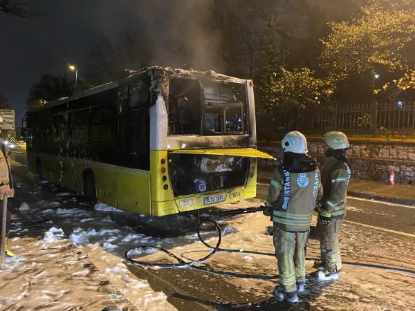 Üsküdar'da İETT Otobüsü Yandı!
