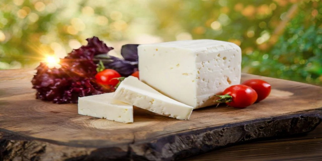 Eskiler Peynirin Yanına  Neden Küp Şeker Koyardı? Gerçekten İşe Yarıyor mu?