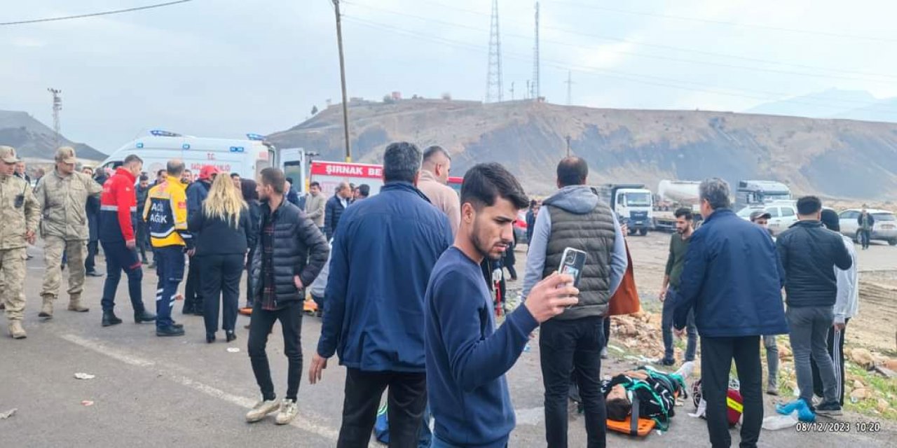 Şırnak'ta Feci Kaza: Minibüsler Çarpıştı Çok Sayıda Yaralı Var!