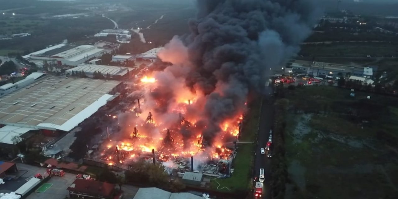Kocaeli'de Korkutan Yangın: 82 Araçla Müdahale Ediliyor