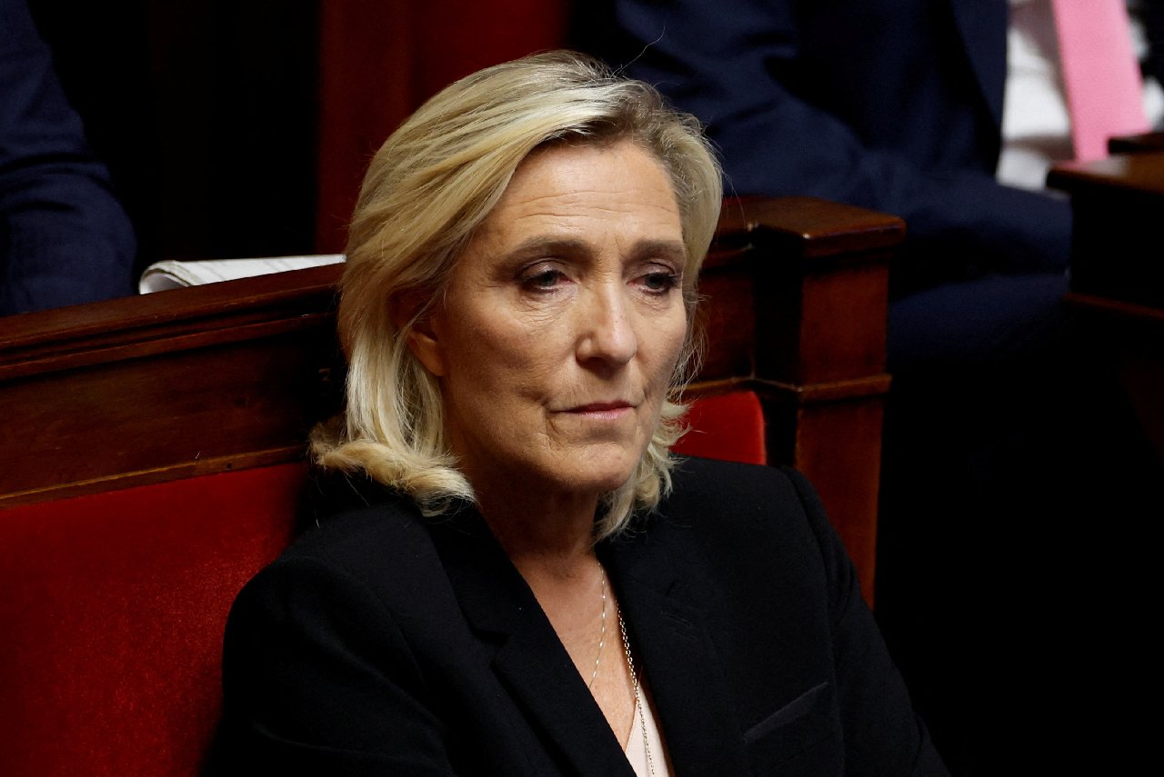 Le Pen, AB Fonlarını Zimmetine Geçirdiği İddiasıyla Yargılanacak