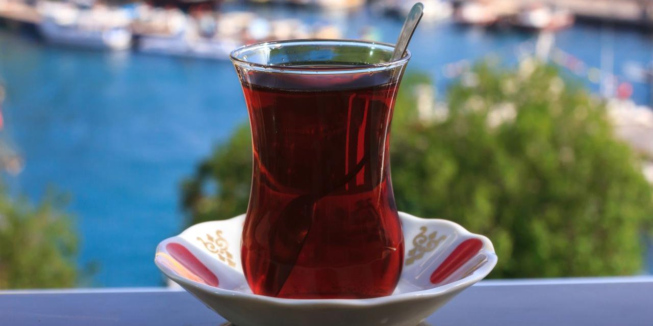 Canan Karatay "Çayı sakın böyle içmeyin" diyerek uyardı: Mideye çok büyük zarar veriyor!
