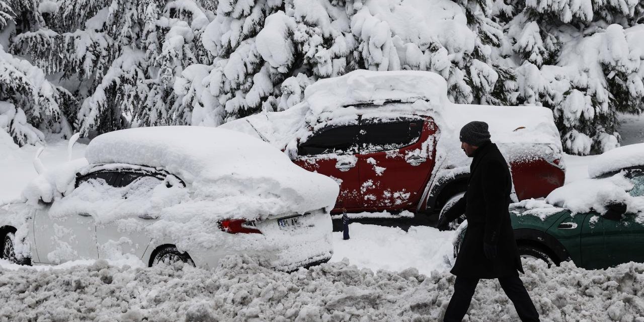 İstanbul'a Yılın İlk Kar Yağışı İçin Tarih Verildi: Cumartesi Günü O İlçe Beyaza Bürünecek