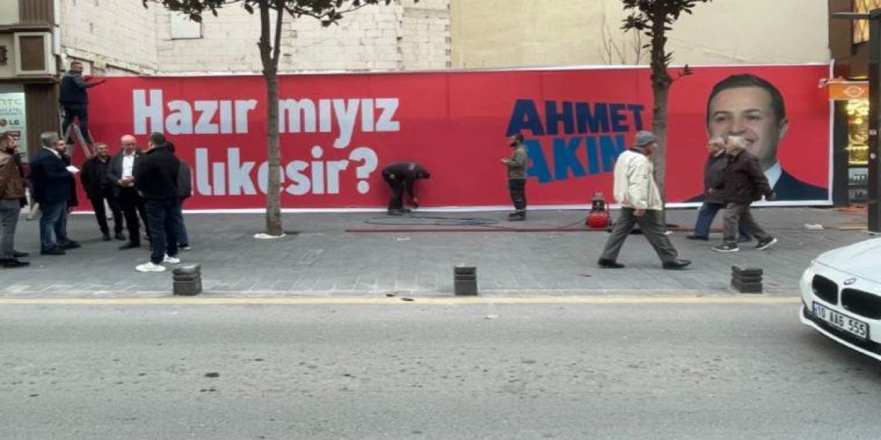 Seçim Çalışmaları Başladı: AKP'den CHP'li Akın'ın Afişlerine Müdahale!