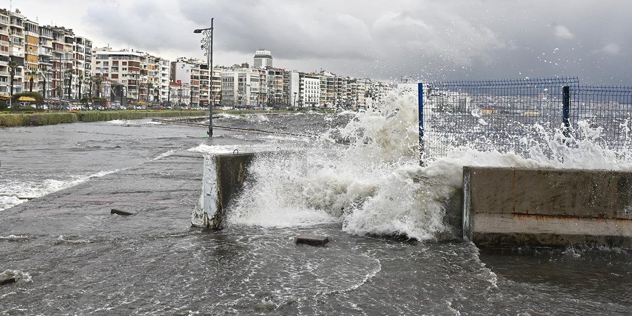 İzmir'de Vapur Seferleri İptal