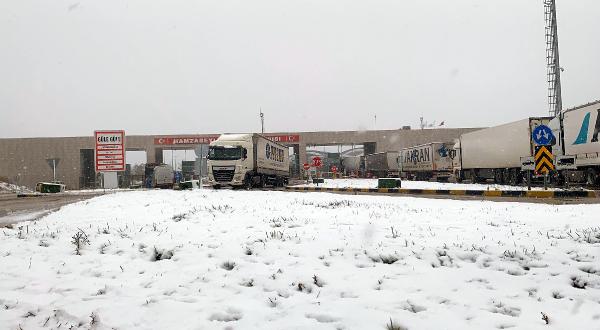 Edirne'nin yükseklerine kar yağdı