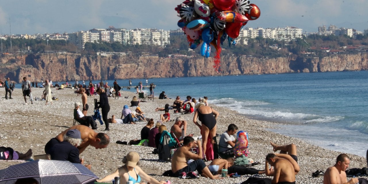 Antalya'da Aralıkta Deniz Keyfi