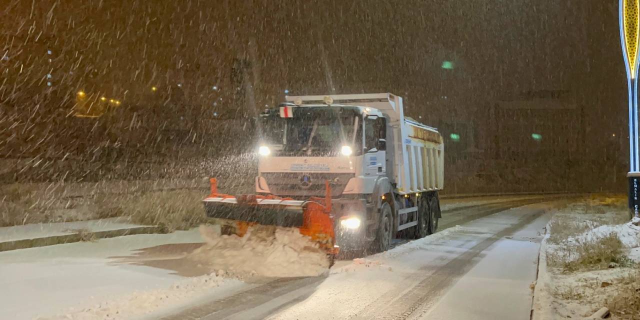 Van'da kar nedeniyle 138 yerleşim yerinin yolu kapandı