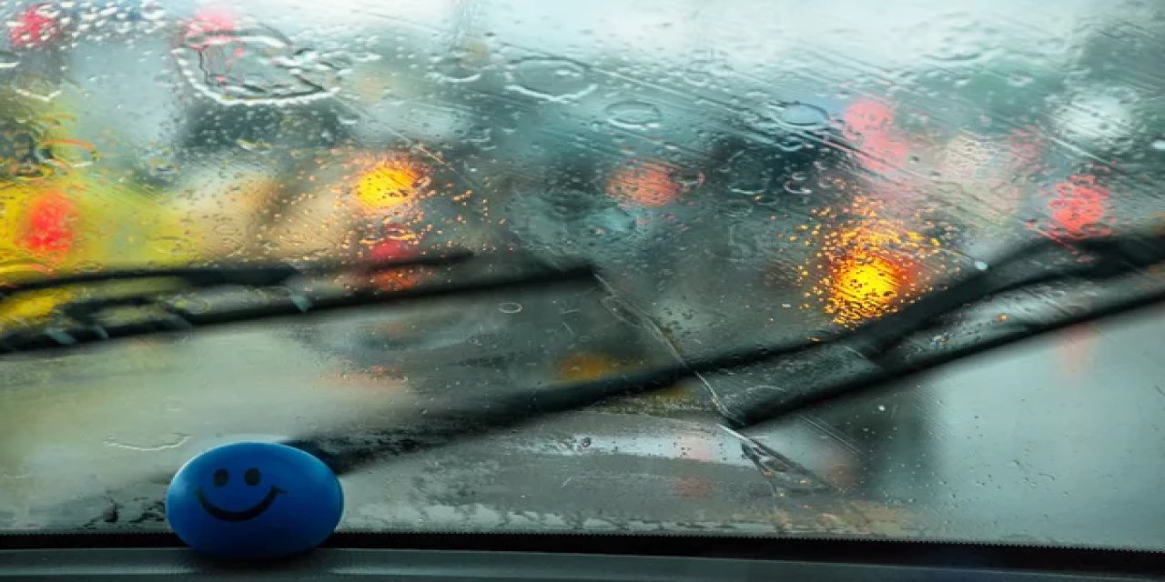 Araba camındaki çizikler nasıl temizlenir , çiziklerin oluşmasını engelleyebilir miyiz ?