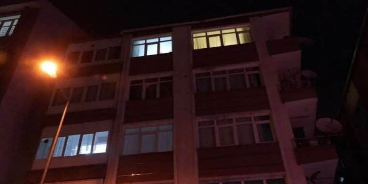 Yalova Depreminde Hasar Aldı: İstanbul'daki Bir Bina Boşaltıldı