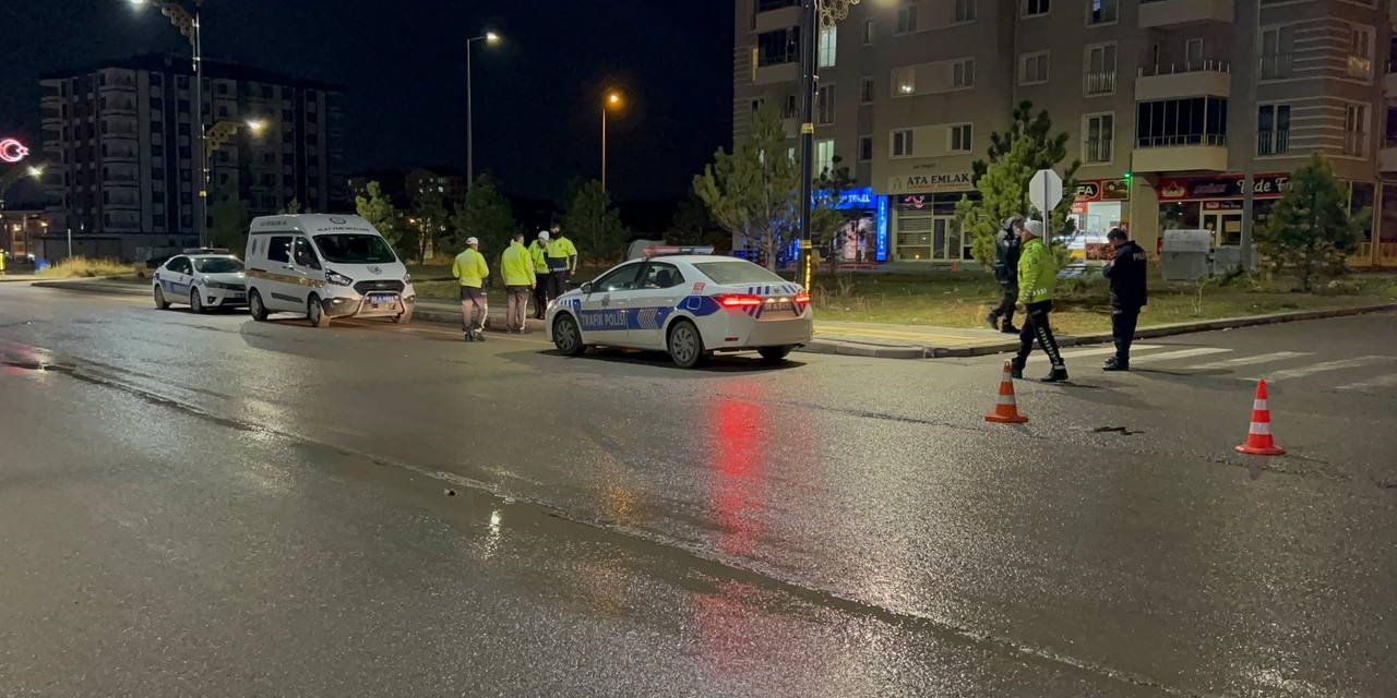 Sivas'ta Otomobilin Çarptığı Yaya Ağır Yaralandı